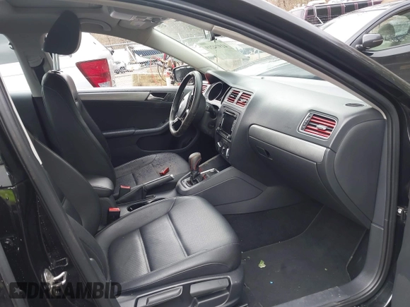2015 Volkswagen Jetta Sedan 1.8T SE with VIN 3VWD17AJ3FM225093, listed as a IAAI auction lot 41974219 with 69,061 mi miles. Bid and sale history available at carsss.com. Image 5.