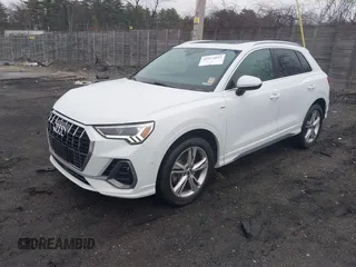 2020 Audi Q3 S line Prestige z VIN WA1FECF32L1105422, wystawiony jako IAAI lot #41974815 z przebiegiem 27 627 mil mil oraz . Historia ofert i sprzedaży dostępna na DreamBid. Obrazek 2.