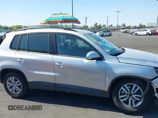 2015 Volkswagen Tiguan S z VIN WVGAV7AX8FW543639, wystawiony jako IAAI lot #42328348 z przebiegiem 76 311 mil mil oraz . Historia ofert i sprzedaży dostępna na DreamBid. Obrazek 13.