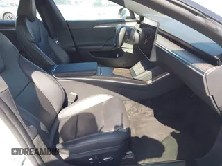 2022 Tesla Model S с VIN 5YJSA1E50NF459084, выставлен на аукционе IAAI как лот 42497645 с пробегом 31 098 миль миль и . История ставок и продаж доступна на DreamBid. Изображение 5.