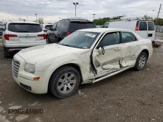 2006 Chrysler 300 Touring z VIN 2C3KA53G06H108722, wystawiony jako Copart lot #54718395 z przebiegiem 164 622 mil mil oraz Szkoda całkowita • Salvage title. Historia ofert i sprzedaży dostępna na DreamBid. Obrazek 1.