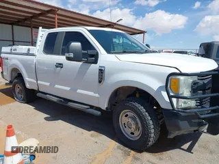 2017 Ford F-250 XLT with VIN 1FT7X2B62HEC15790, listed as a IAAI auction lot 42256808 with 142,297 mi miles and . Bid and sale history available at DreamBid. Image 13.