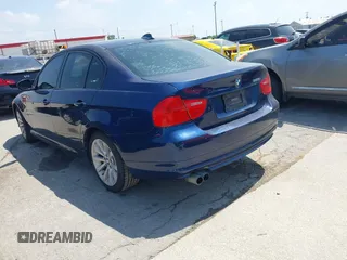 2011 BMW 3 Series 328i z VIN WBAPH7C56BE680769, wystawiony jako IAAI lot #42333900 z przebiegiem Nie podano mil oraz . Historia ofert i sprzedaży dostępna na DreamBid. Obrazek 3.