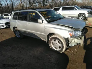 2005 Toyota Highlander with VIN JTEEP21A450076280, listed as a IAAI auction lot 41667801 with 204,553 mi miles. Bid and sale history available at carsss.com. Image 1.