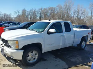 2009 Chevrolet Silverado 1500 LT with VIN 1GCEK29069Z290607, listed as a IAAI auction lot 41752949 with 252,172 mi miles. Bid and sale history available at carsss.com. Image 14.