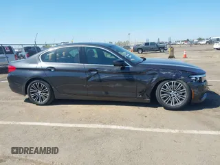 2019 BMW 5 Series 540i с VIN WBAJE5C5XKWW20300, выставлен на аукционе IAAI как лот 42139380 с пробегом 32 802 миль миль и . История ставок и продаж доступна на DreamBid. Изображение 13.