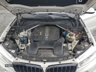 2018 BMW X5 xDrive35d z VIN 5UXKS4C56J0Y18530, wystawiony jako Copart lot #56540195 z przebiegiem 129 250 mil mil oraz Czysty tytuł • Clean title. Historia ofert i sprzedaży dostępna na DreamBid. Obrazek 12.