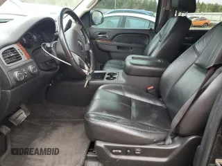 2011 Chevrolet Suburban LT z VIN 1GNSKJE37BR272949, wystawiony jako Copart lot #55329935 z przebiegiem 211 997 mil mil oraz Nie do naprawy • Non repairable. Historia ofert i sprzedaży dostępna na DreamBid. Obrazek 7.