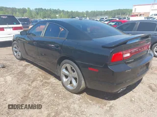 2013 Dodge Charger SE with VIN 2C3CDXBGXDH643384, listed as a IAAI auction lot 41977909 with 124,666 mi miles. Bid and sale history available at carsss.com. Image 3.