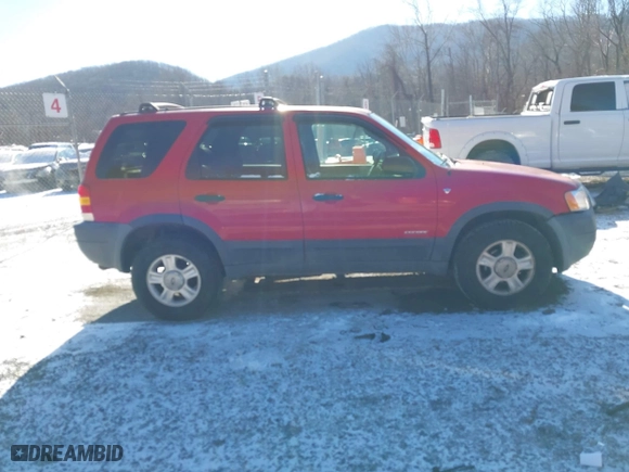2001 Ford Escape XLT with VIN 1FMYU04131KB51488, listed as a IAAI auction lot 41363166 with 327,580 mi miles. Bid and sale history available at carsss.com. Image 13.