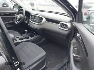 2018 Kia Sorento LX z VIN 5XYPG4A37JG412910, wystawiony jako IAAI lot #42466741 z przebiegiem 170 131 mil mil oraz . Historia ofert i sprzedaży dostępna na DreamBid. Obrazek 5.