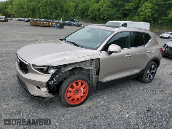 2024 Volvo XC40 Plus Bright Theme with VIN YV4L12UE3R2290695, listed as a Copart auction lot 61178065 with 42,047 mi miles and Clean title. Bid and sale history available at DreamBid. Image 1.
