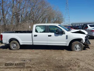 2019 Ford Super Duty F-250 SRW XL with VIN 1FT7W2A64KEE46444, listed as a IAAI auction lot 41743447 with 27,059 mi miles. Bid and sale history available at carsss.com. Image 13.