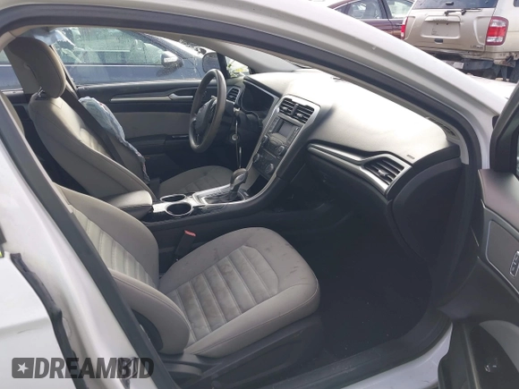 2013 Ford Fusion S with VIN 3FA6P0G73DR160667, listed as a IAAI auction lot 40964633 with 130,487 mi miles. Bid and sale history available at carsss.com. Image 5.