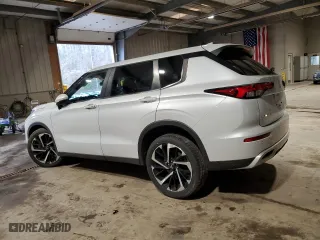 2024 Mitsubishi Outlander SE with VIN JA4J4VA85RZ054097, listed as a Copart auction lot 51607115 with 5,692 mi miles and Salvage Title. Bid and sale history available at carsss.com. Image 2.