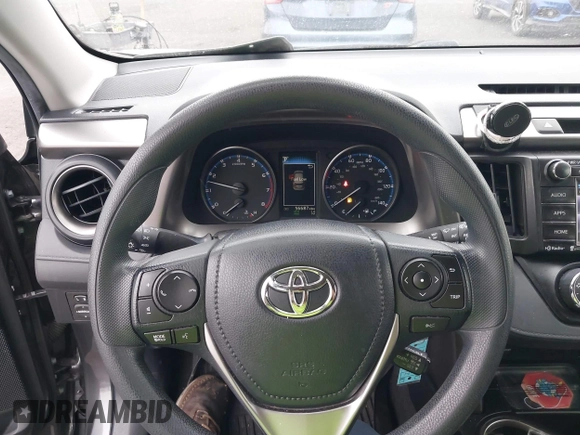 2017 Toyota RAV4 LE z VIN JTMZFREVXHJ107299, wystawiony jako IAAI lot #42422033 z przebiegiem 56 687 mil mil oraz . Historia ofert i sprzedaży dostępna na DreamBid. Obrazek 7.