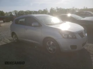2009 Pontiac Vibe 1SA z VIN 5Y2SP678X9Z456437, wystawiony jako Copart lot #52857525 z przebiegiem 85 913 mil mil oraz Szkody całkowita. Historia ofert i sprzedaży dostępna na DreamBid. Obrazek 4.