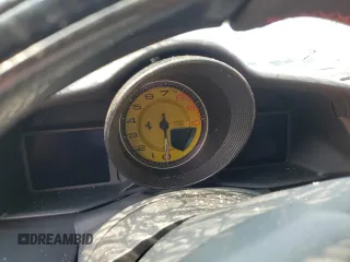 2018 Ferrari 488 z VIN ZFF79ALA0J0235841, wystawiony jako Copart lot #70033674 z przebiegiem Nie podano mil oraz Tytuł czysty. Historia ofert i sprzedaży dostępna na DreamBid. Obrazek 9.