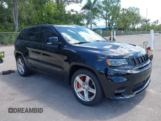 2017 Jeep Grand Cherokee SRT z VIN 1C4RJFDJ8HC653924, wystawiony jako IAAI lot #42108099 z przebiegiem 61 560 mil mil oraz . Historia ofert i sprzedaży dostępna na DreamBid. Obrazek 1.