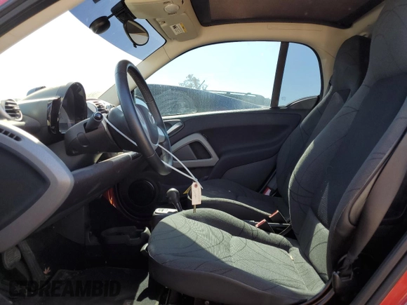 2014 Smart fortwo Passion z VIN WMEEJ9AA6EK792201, wystawiony jako Copart lot #74756574 z przebiegiem 17 282 mil mil oraz Szkody całkowita. Historia ofert i sprzedaży dostępna na DreamBid. Obrazek 7.