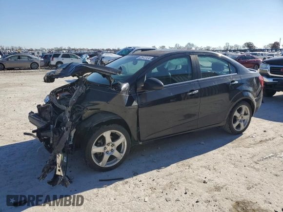 2013 Chevrolet Sonic LTZ z VIN 1G1JE5SH5D4121345, wystawiony jako Copart lot #83672124 z przebiegiem 109 428 mil mil oraz Szkoda całkowita • Salvage title. Historia ofert i sprzedaży dostępna na DreamBid. Obrazek 1.