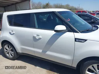 2016 Kia Soul + z VIN KNDJP3A56G7275580, wystawiony jako IAAI lot #41840328 z przebiegiem 94 859 mil mil oraz . Historia ofert i sprzedaży dostępna na DreamBid. Obrazek 13.
