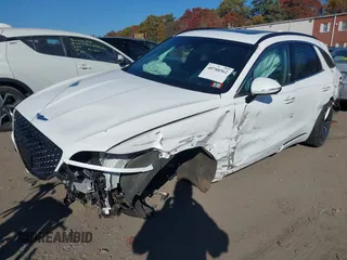 2022 Genesis GV70 Sport z VIN KMUMCDTC1NU035343, wystawiony jako IAAI lot #40788562 z przebiegiem Nie podano mil oraz . Historia ofert i sprzedaży dostępna na DreamBid. Obrazek 2.