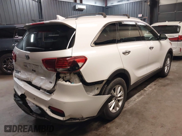 2019 Kia Sorento LX with VIN 5XYPGDA35KG451755, listed as a IAAI auction lot 42031207 with 73,158 mi miles. Bid and sale history available at carsss.com. Image 4.