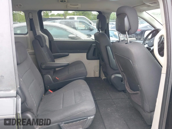 2010 Dodge Grand Caravan SXT z VIN 2D4RN5D12AR444953, wystawiony jako IAAI lot #42247277 z przebiegiem 214 387 mil mil oraz . Historia ofert i sprzedaży dostępna na DreamBid. Obrazek 8.