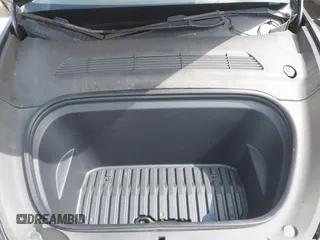 2022 Tesla Model Y Long Range z VIN 7SAYGDEE6NF364994, wystawiony jako IAAI lot #42322587 z przebiegiem 41 572 mil mil oraz . Historia ofert i sprzedaży dostępna na DreamBid. Obrazek 10.