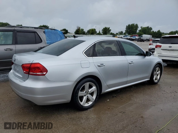 2012 Volkswagen Passat SE z VIN 1VWBH7A39CC027054, wystawiony jako Copart lot #62411324 z przebiegiem 93 729 mil mil oraz Szkoda całkowita • Salvage title. Historia ofert i sprzedaży dostępna na DreamBid. Obrazek 3.