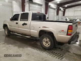 2005 GMC Sierra 2500HD SLT z VIN 1GTHK23275F945912, wystawiony jako Copart lot #84298424 z przebiegiem 241 490 mil mil oraz Szkoda całkowita • Salvage title. Historia ofert i sprzedaży dostępna na DreamBid. Obrazek 2.