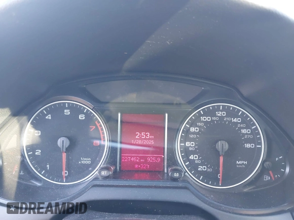 2010 Audi Q5 Premium z VIN WA1CKAFP0AA044460, wystawiony jako IAAI lot #41455928 z przebiegiem 227 462 mil mil oraz . Historia ofert i sprzedaży dostępna na DreamBid. Obrazek 7.