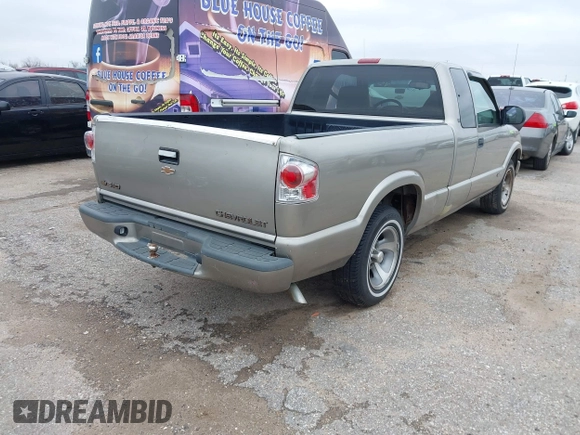 1999 Chevrolet S-10 LS with VIN 1GCCS19X0XK146913, listed as a IAAI auction lot 41610660 with 257,660 mi miles. Bid and sale history available at carsss.com. Image 4.