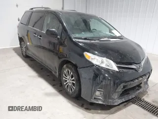 2019 Toyota Sienna XLE Auto Access Seat with VIN 5TDYZ3DCXKS970792, listed as a IAAI auction lot 41589537 with 138,971 mi miles. Bid and sale history available at carsss.com. Image 1.