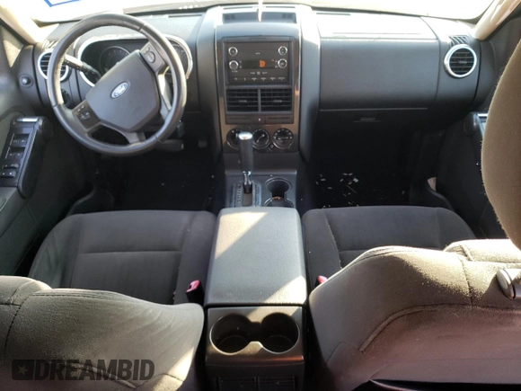 2010 Ford Explorer XLT z VIN 1FMEU6DE8AUA12003, wystawiony jako Copart lot #82814403 z przebiegiem 119 721 mil mil oraz Szkoda całkowita • Salvage title. Historia ofert i sprzedaży dostępna na DreamBid. Obrazek 8.