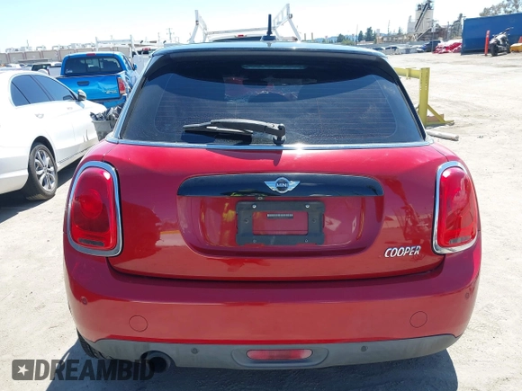 2017 MINI Hardtop 4 Door Cooper z VIN WMWXU1C57H2E18670, wystawiony jako IAAI lot #41950314 z przebiegiem 94 199 mil mil oraz . Historia ofert i sprzedaży dostępna na DreamBid. Obrazek 17.