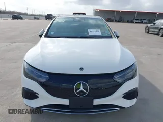 2024 Mercedes-Benz EQE 350+ z VIN W1KEG2BB4RF061041, wystawiony jako IAAI lot #41745876 z przebiegiem 7905 mil mil oraz . Historia ofert i sprzedaży dostępna na DreamBid. Obrazek 6.