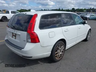 2010 Volvo V50 с VIN YV1382MW2A2558089, выставлен на аукционе IAAI как лот 42280564 с пробегом 273 757 миль миль и . История ставок и продаж доступна на DreamBid. Изображение 4.