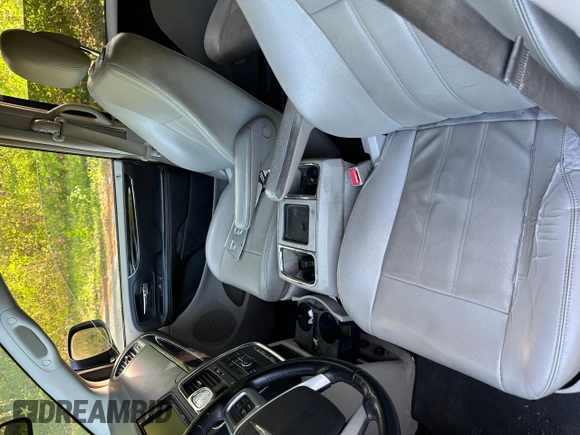 2013 Chrysler Town & Country Touring z VIN 2C4RC1BGXDR577662, wystawiony jako Copart lot #57900485 z przebiegiem 149 361 mil mil oraz Czysty tytuł • Clean title. Historia ofert i sprzedaży dostępna na DreamBid. Obrazek 5.