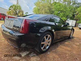 2008 Cadillac XLR z VIN 1G6YV36A885600899, wystawiony jako Copart lot #48151105 z przebiegiem 80 905 mil mil oraz Czysty tytuł • Clean title. Historia ofert i sprzedaży dostępna na DreamBid. Obrazek 4.