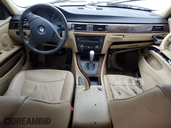 2011 BMW 3 Series 328i z VIN WBAPH7G53BNM58989, wystawiony jako Copart lot #79000604 z przebiegiem Nie podano mil oraz Nie do naprawy • Non repairable. Historia ofert i sprzedaży dostępna na DreamBid. Obrazek 8.