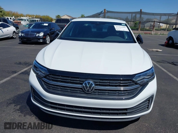 2024 Volkswagen Jetta Sport z VIN 3VWBM7BU7RM080796, wystawiony jako IAAI lot #41982686 z przebiegiem 8 600 mil mil oraz . Historia ofert i sprzedaży dostępna na DreamBid. Obrazek 12.