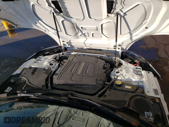 2015 Jaguar F-Type R z VIN SAJWA6DAXFMK11254, wystawiony jako Copart lot #70306061 z przebiegiem 26 837 mil mil oraz Szkody całkowita. Historia ofert i sprzedaży dostępna na DreamBid. Obrazek 7.