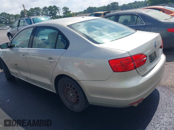 2013 Volkswagen Jetta SE с VIN 3VWDX7AJ0DM230540, выставлен на аукционе IAAI как лот 42655123 с пробегом 157 950 миль миль и . История ставок и продаж доступна на DreamBid. Изображение 3.