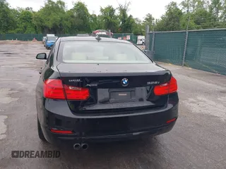 2015 BMW 3 Series 328i xDrive z VIN WBA3B5G55FNS18143, wystawiony jako IAAI lot #42185489 z przebiegiem 109 663 mil mil oraz . Historia ofert i sprzedaży dostępna na DreamBid. Obrazek 16.