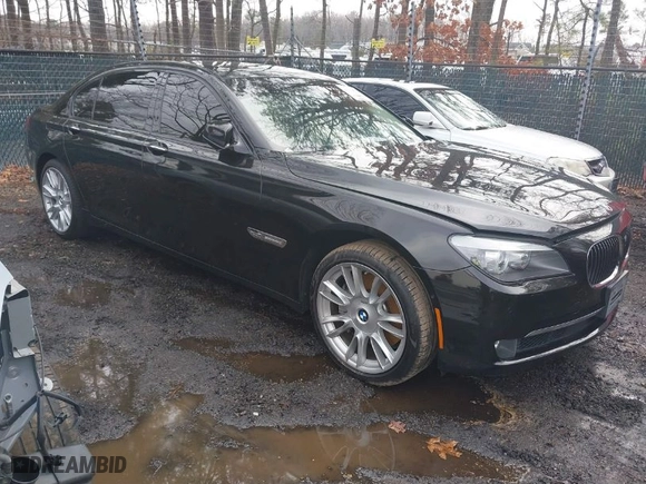 2012 BMW 7 Series 750Li xDrive with VIN WBAKC8C5XCC437025, listed as a IAAI auction lot 41553052 with 58,232 mi miles. Bid and sale history available at carsss.com. Image 1.