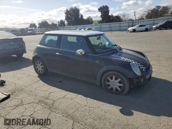 2004 MINI Hardtop with VIN WMWRC33464TJ62893, listed as a Copart auction lot 51905565 with 141,958 mi miles and Salvage Title. Bid and sale history available at DreamBid. Image 4.