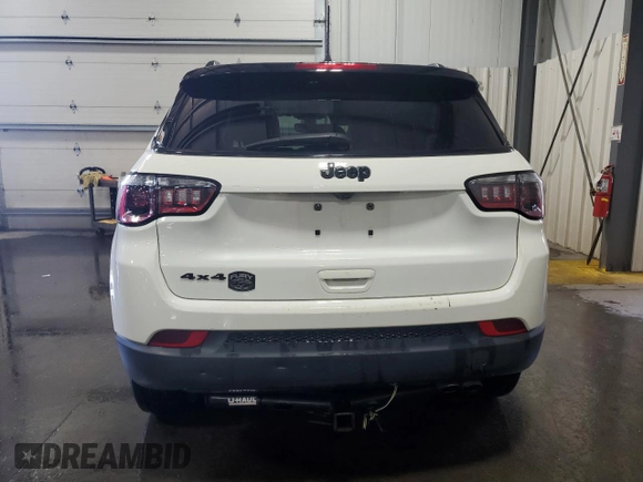 2021 Jeep Compass Latitude z VIN 3C4NJDBB5MT512547, wystawiony jako Copart lot #56885125 z przebiegiem 89 980 mil mil oraz Szkoda całkowita • Salvage title. Historia ofert i sprzedaży dostępna na DreamBid. Obrazek 6.