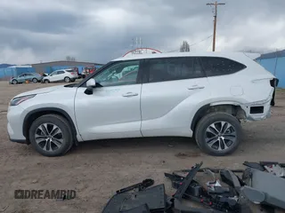 2022 Toyota Highlander XLE with VIN 5TDGZRBHXNS234405, listed as a IAAI auction lot 42045237 with 49,875 mi miles and . Bid and sale history available at DreamBid. Image 15.